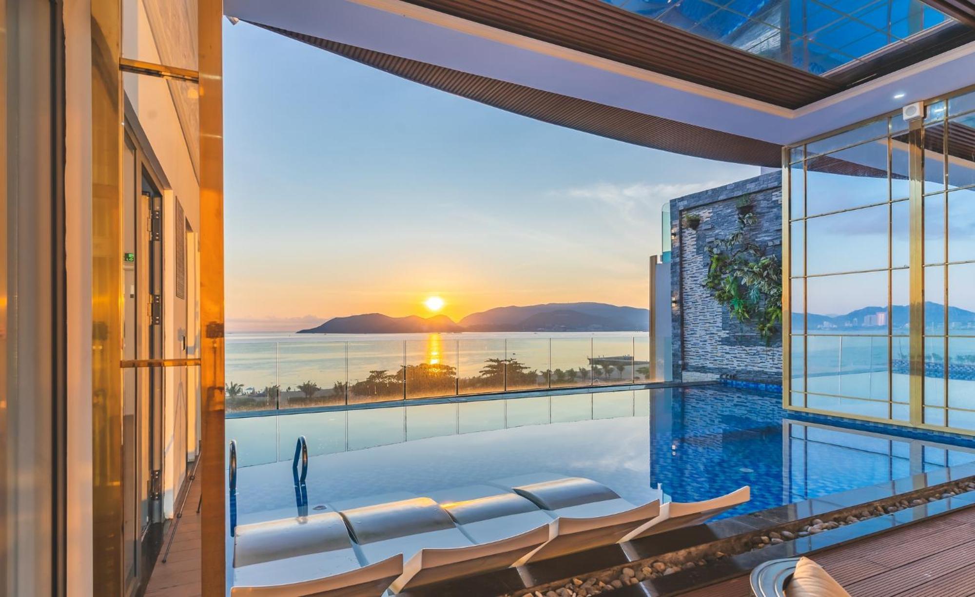 La Vague Hotel